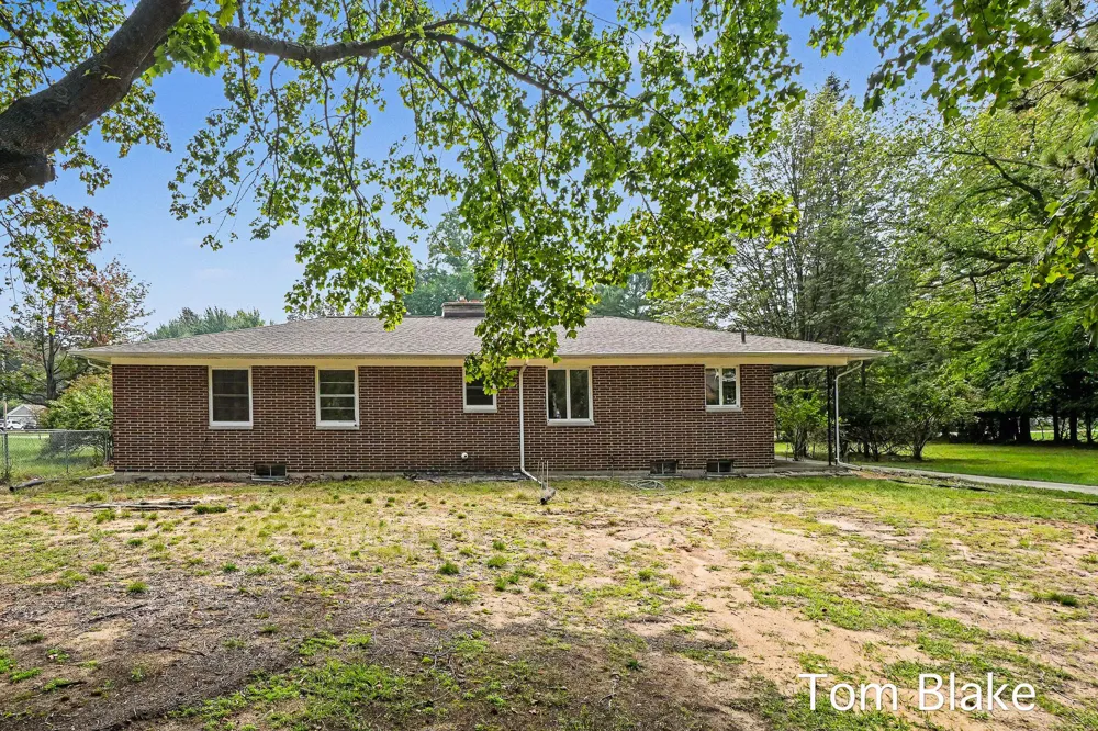 1074 Hendrick Road Norton Shores, MI 49441