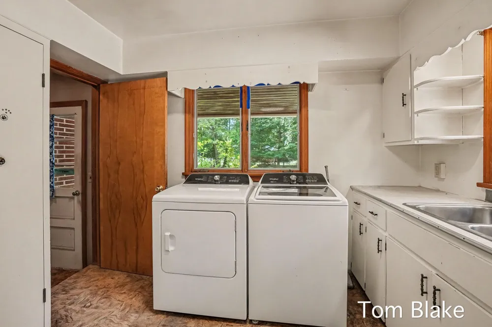 1074 Hendrick Road Norton Shores, MI 49441