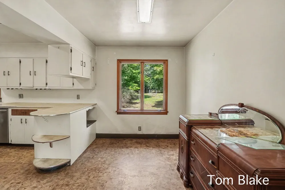 1074 Hendrick Road Norton Shores, MI 49441