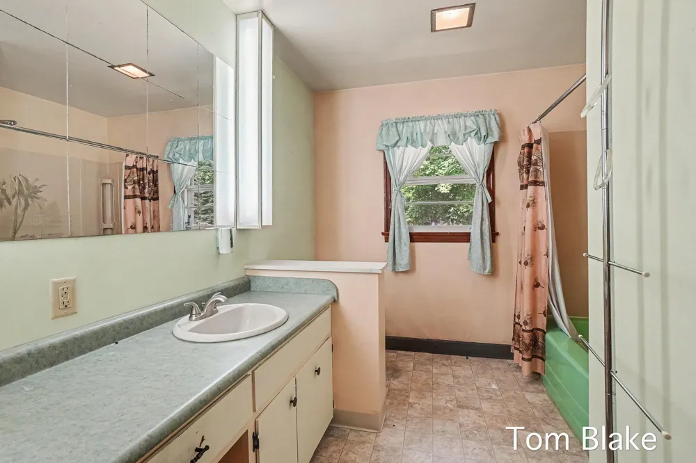 1074 Hendrick Road Norton Shores, MI 49441