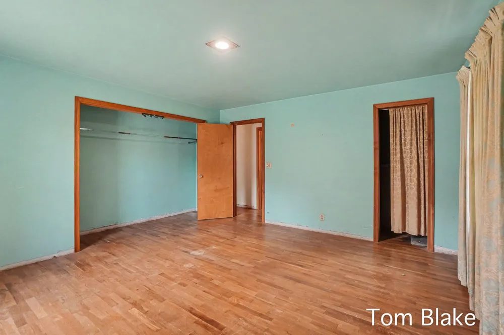 1074 Hendrick Road Norton Shores, MI 49441