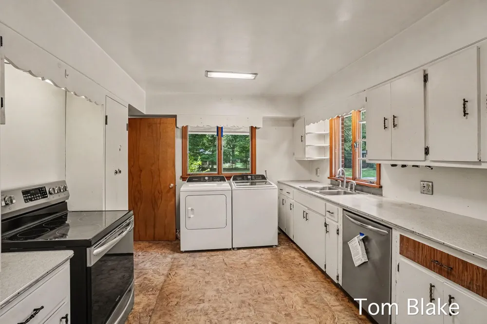 1074 Hendrick Road Norton Shores, MI 49441