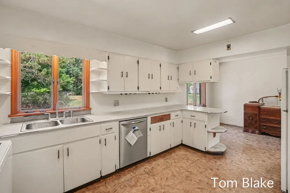 1074 Hendrick Road Norton Shores, MI 49441