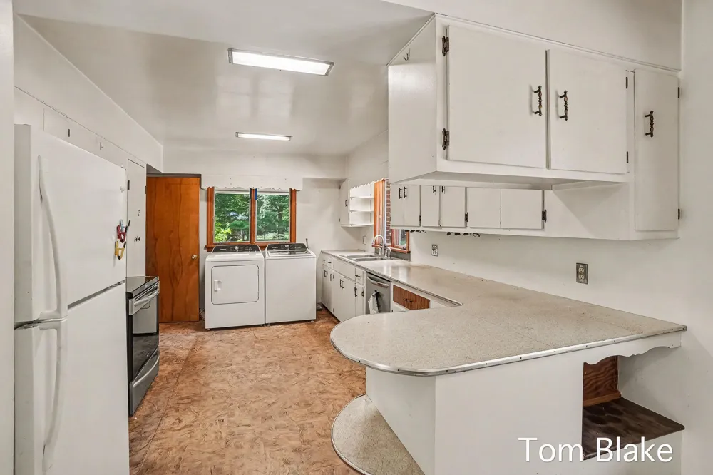 1074 Hendrick Road Norton Shores, MI 49441