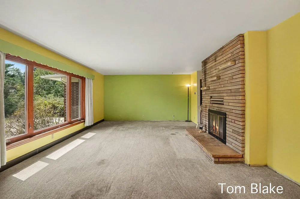1074 Hendrick Road Norton Shores, MI 49441