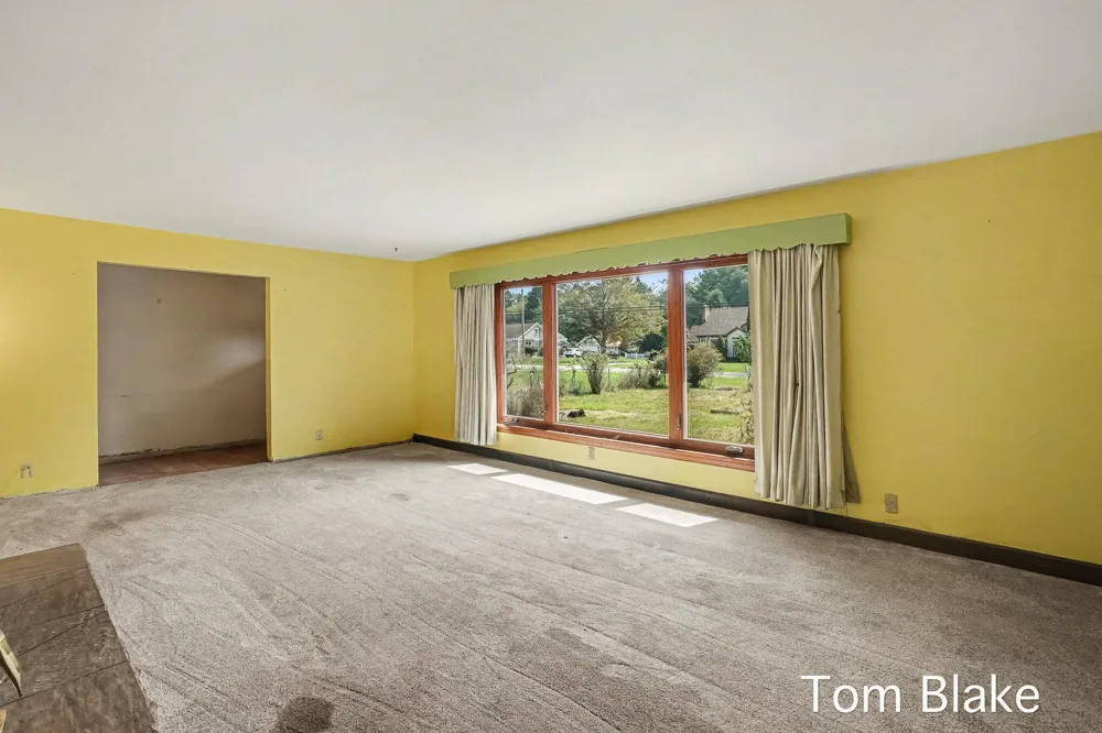 1074 Hendrick Road Norton Shores, MI 49441