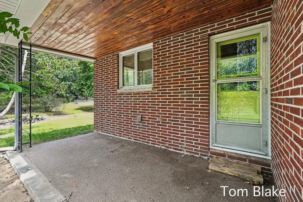 1074 Hendrick Road Norton Shores, MI 49441