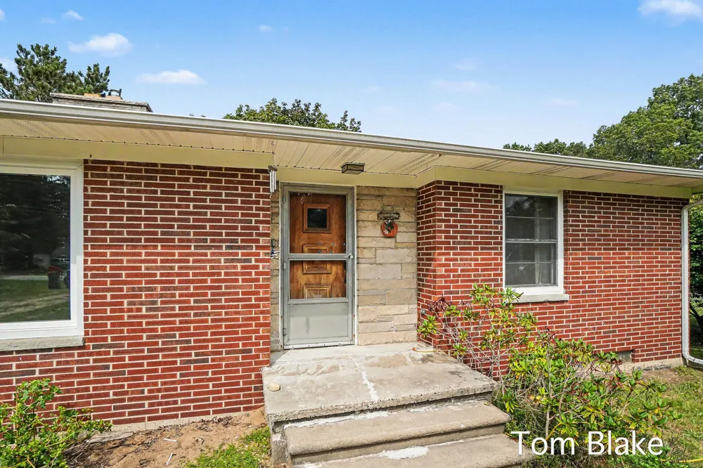 1074 Hendrick Road Norton Shores, MI 49441