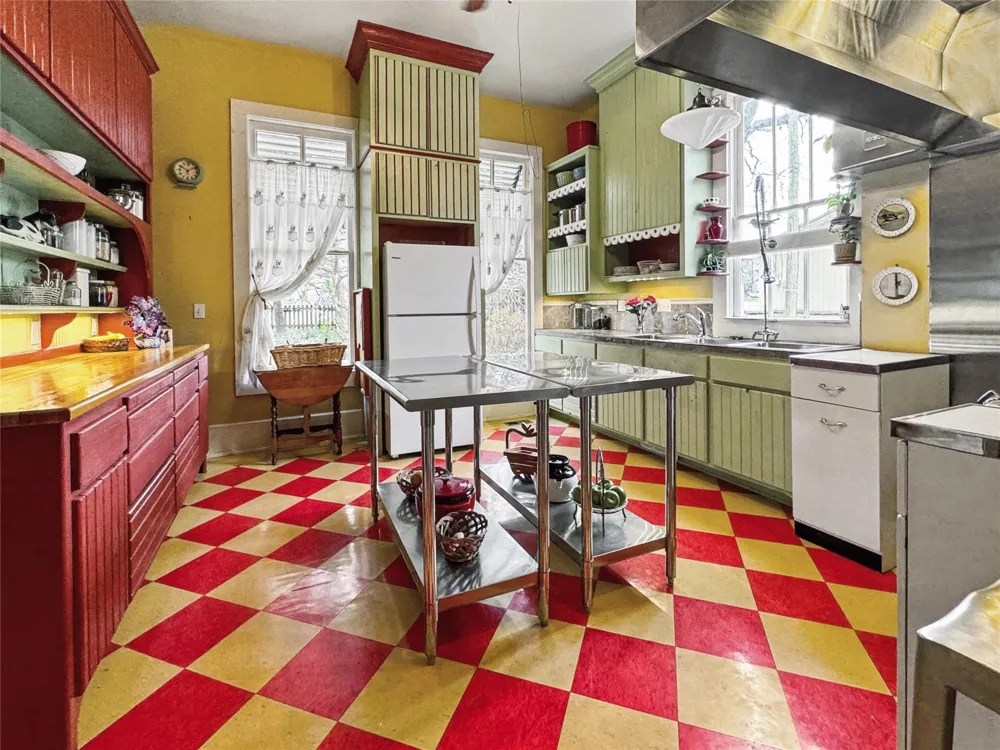 224 W Chickasaw Street Tahlequah, OK 74464
