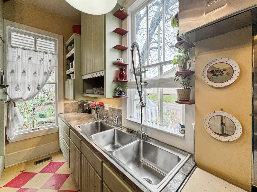 224 W Chickasaw Street Tahlequah, OK 74464