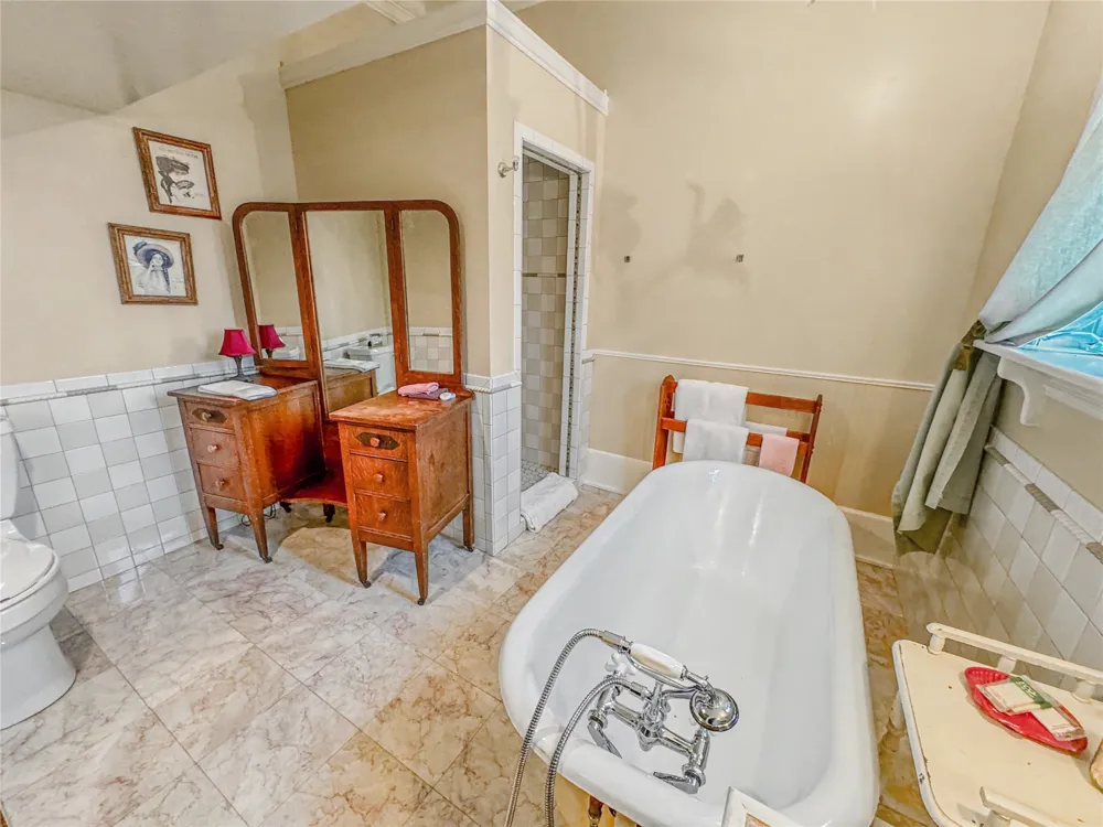 224 W Chickasaw Street Tahlequah, OK 74464