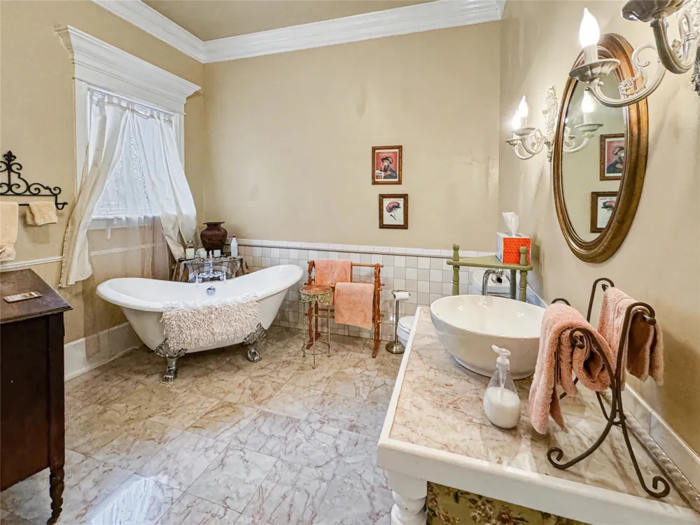 224 W Chickasaw Street Tahlequah, OK 74464