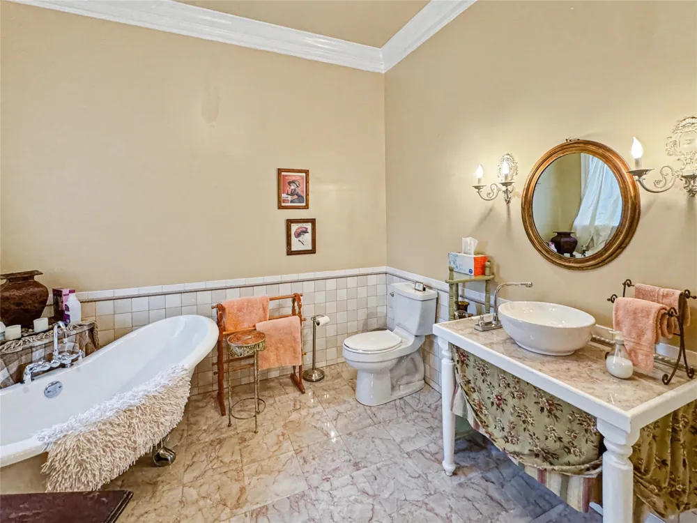 224 W Chickasaw Street Tahlequah, OK 74464