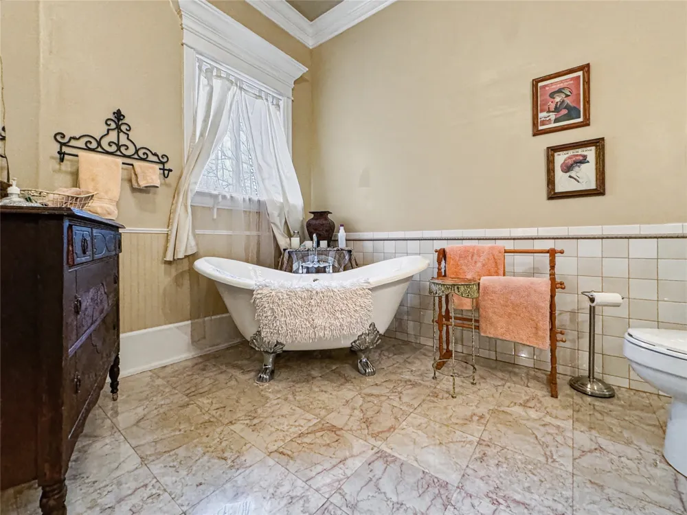 224 W Chickasaw Street Tahlequah, OK 74464