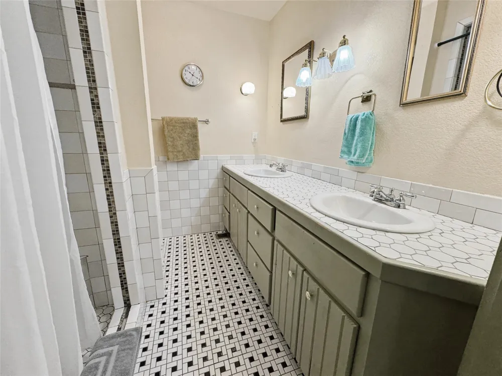 224 W Chickasaw Street Tahlequah, OK 74464