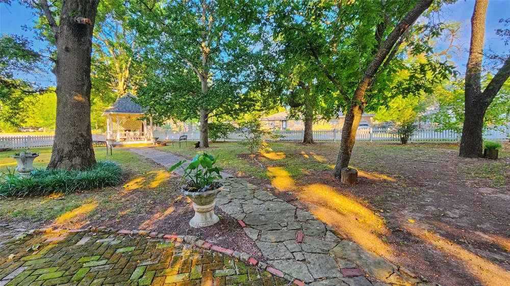 224 W Chickasaw Street Tahlequah, OK 74464