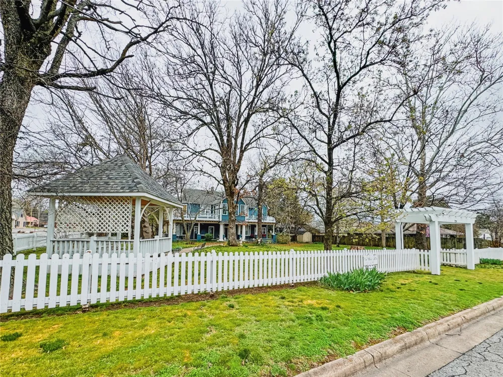 224 W Chickasaw Street Tahlequah, OK 74464