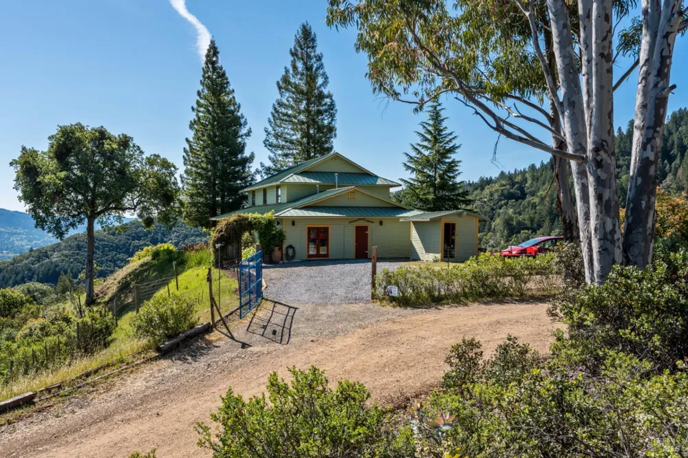 1455 Oak Knoll Road Ukiah, CA 95482
