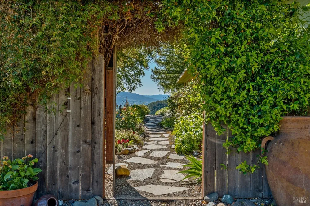 1455 Oak Knoll Road Ukiah, CA 95482