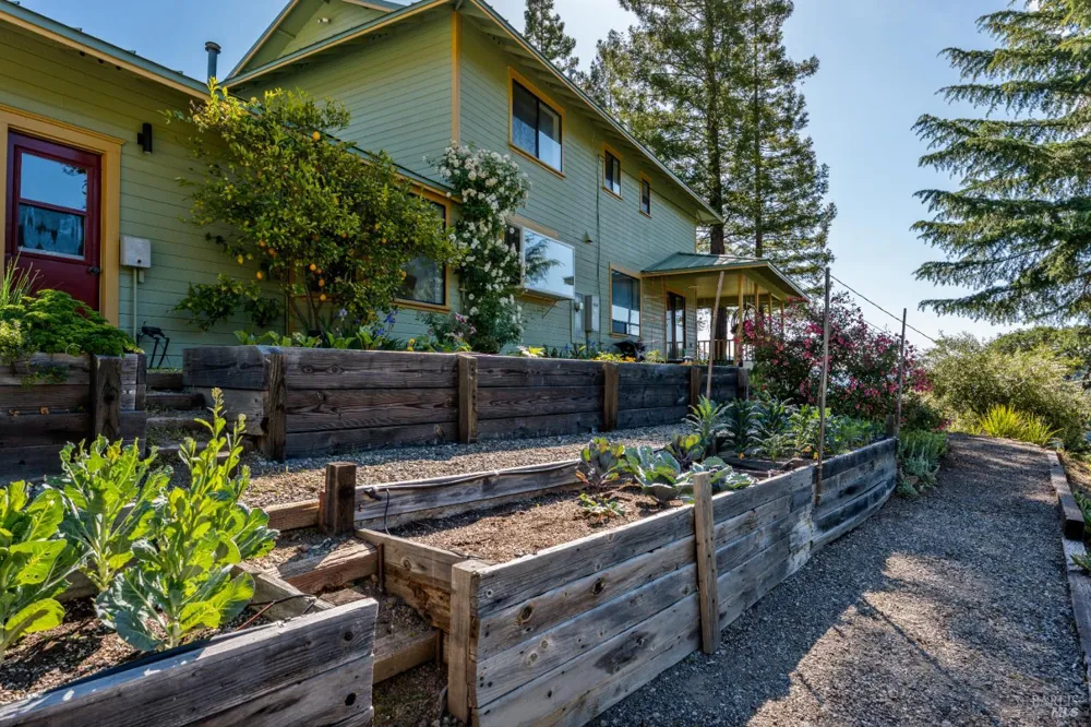 1455 Oak Knoll Road Ukiah, CA 95482