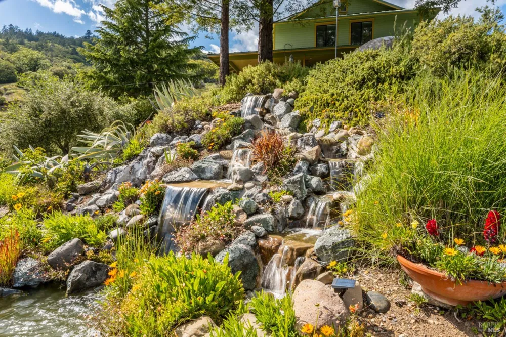 1455 Oak Knoll Road Ukiah, CA 95482