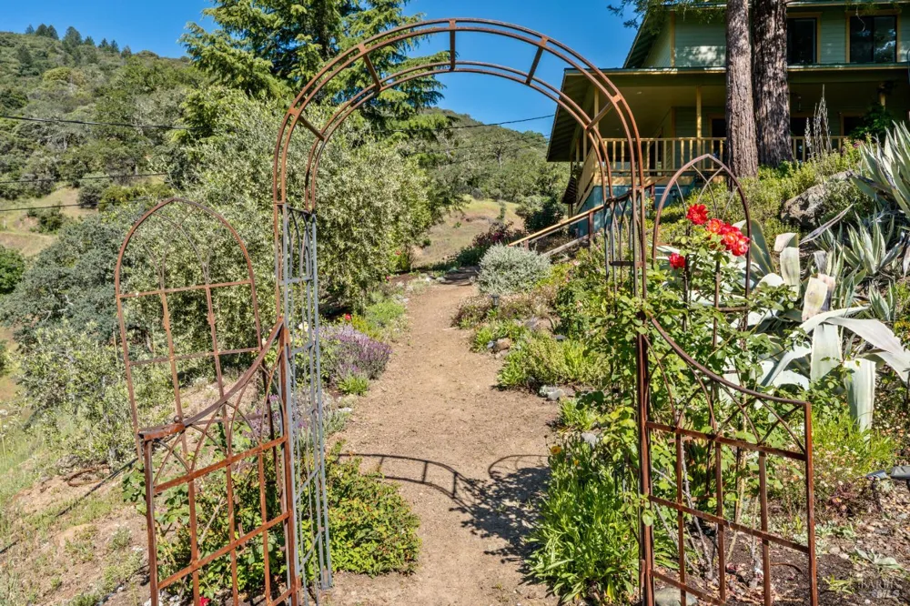 1455 Oak Knoll Road Ukiah, CA 95482