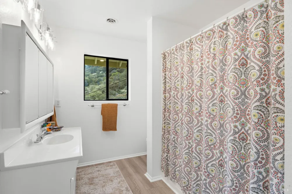 1455 Oak Knoll Road Ukiah, CA 95482