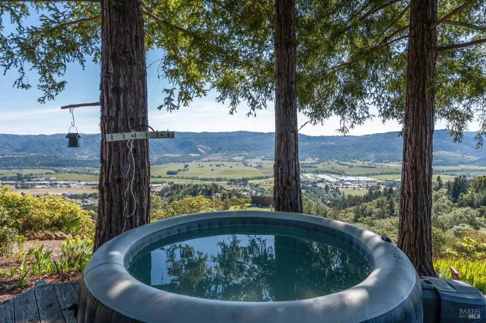 1455 Oak Knoll Road Ukiah, CA 95482