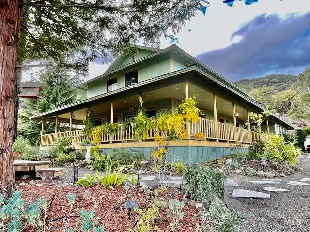 1455 Oak Knoll Road Ukiah, CA 95482