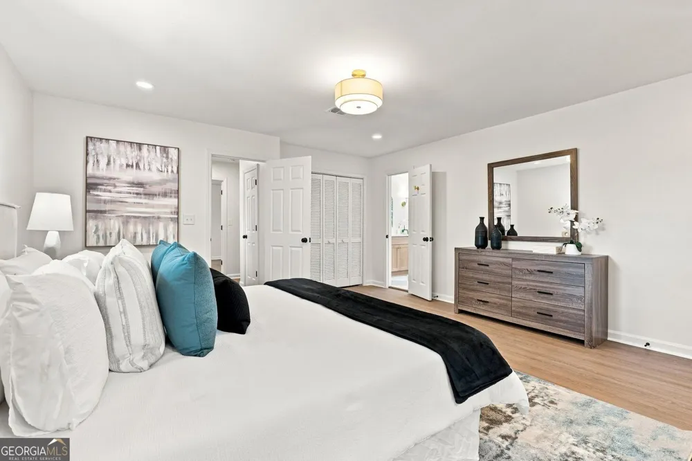 302 Hickory LN Canton, GA 30115
