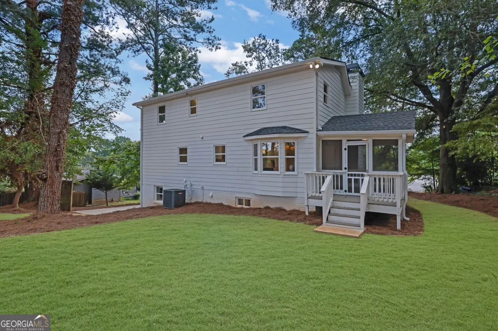 302 Hickory LN Canton, GA 30115