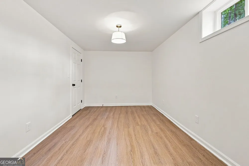 302 Hickory LN Canton, GA 30115