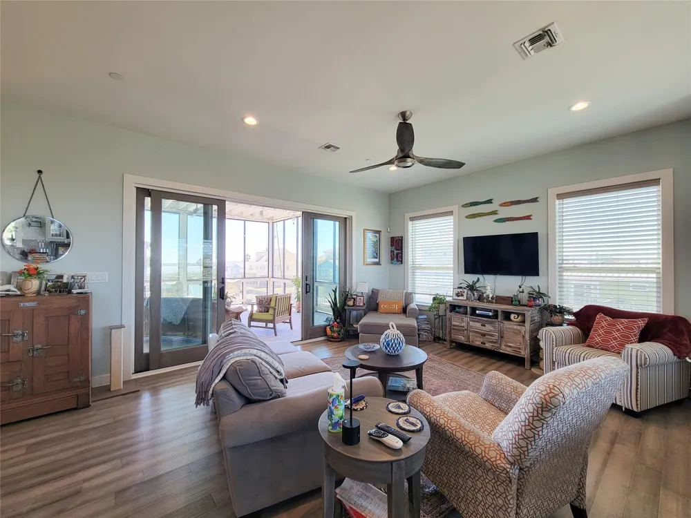 1001 Bamar Lane Galveston, TX 77554
