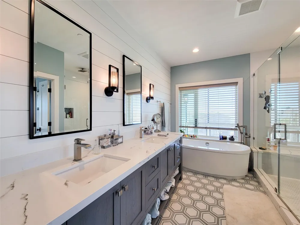 1001 Bamar Lane Galveston, TX 77554