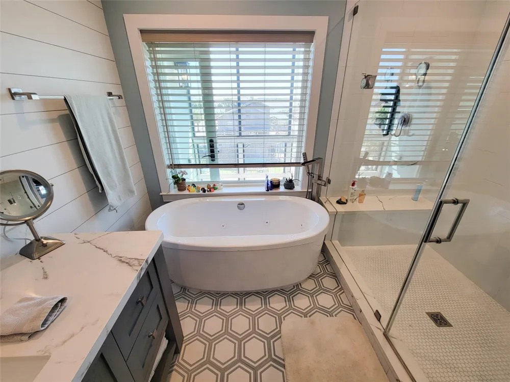 1001 Bamar Lane Galveston, TX 77554
