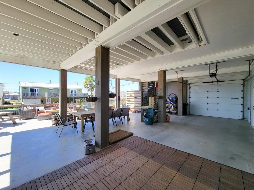 1001 Bamar Lane Galveston, TX 77554
