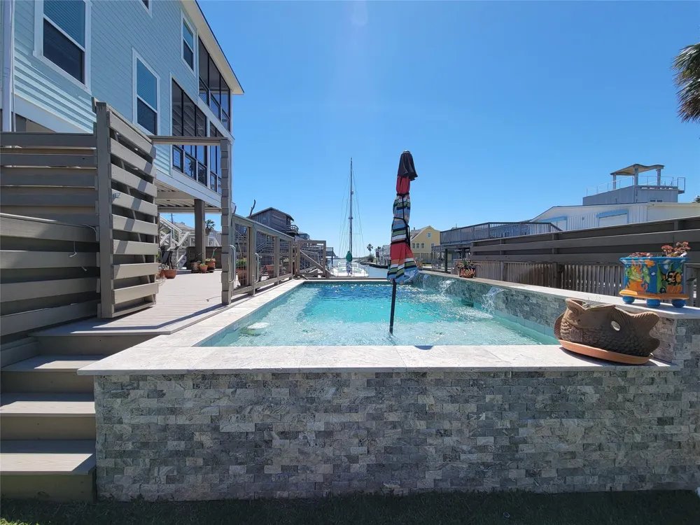 1001 Bamar Lane Galveston, TX 77554