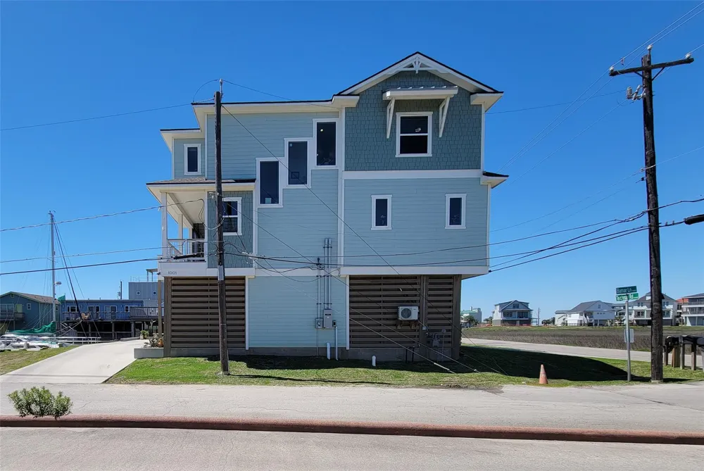 1001 Bamar Lane Galveston, TX 77554