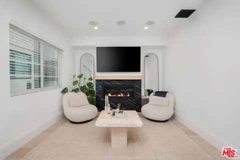107 S Flores Street #1/4