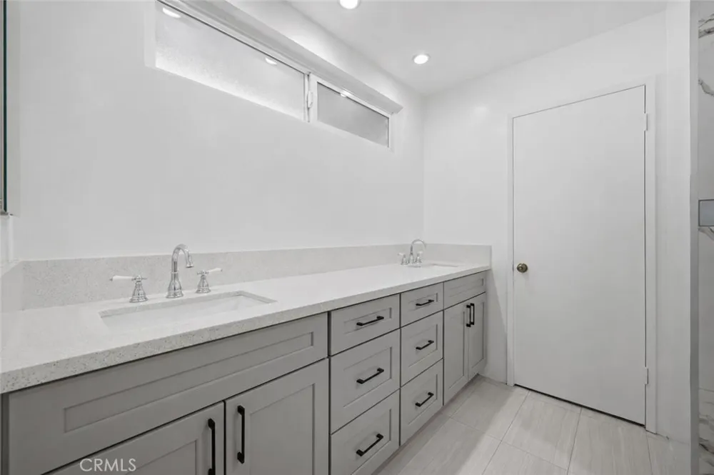 18930 Cantara Street Reseda, CA 91335