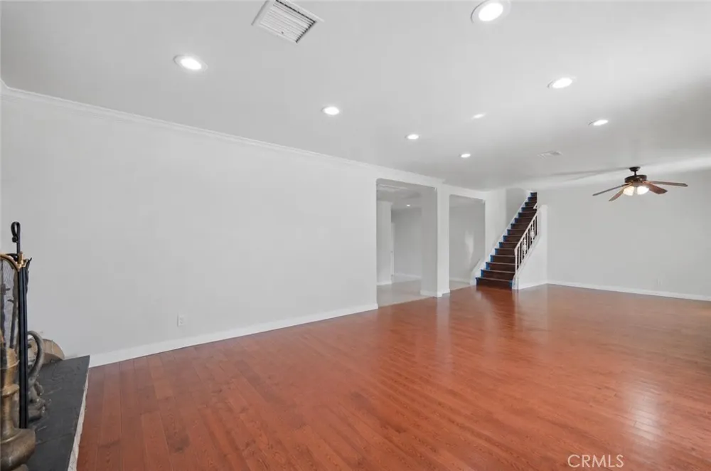 18930 Cantara Street Reseda, CA 91335