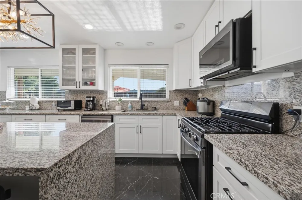 18930 Cantara Street Reseda, CA 91335