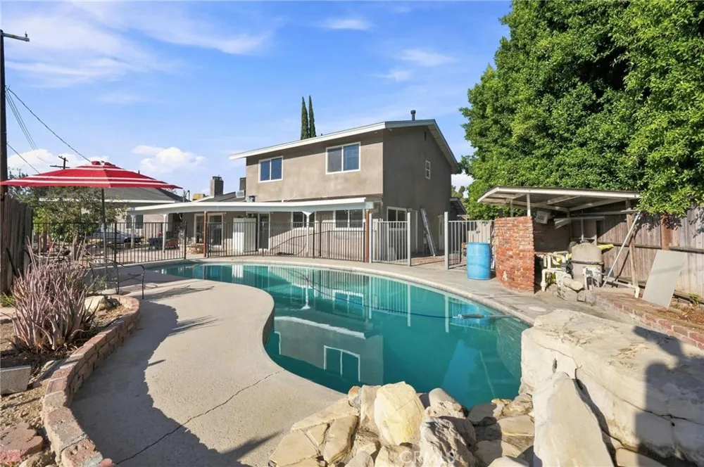 18930 Cantara Street Reseda, CA 91335