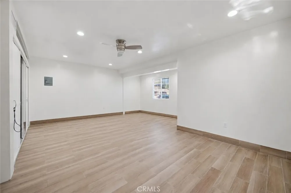 18930 Cantara Street Reseda, CA 91335