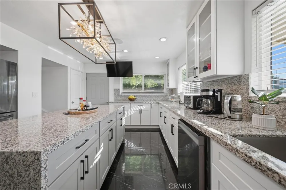 18930 Cantara Street Reseda, CA 91335