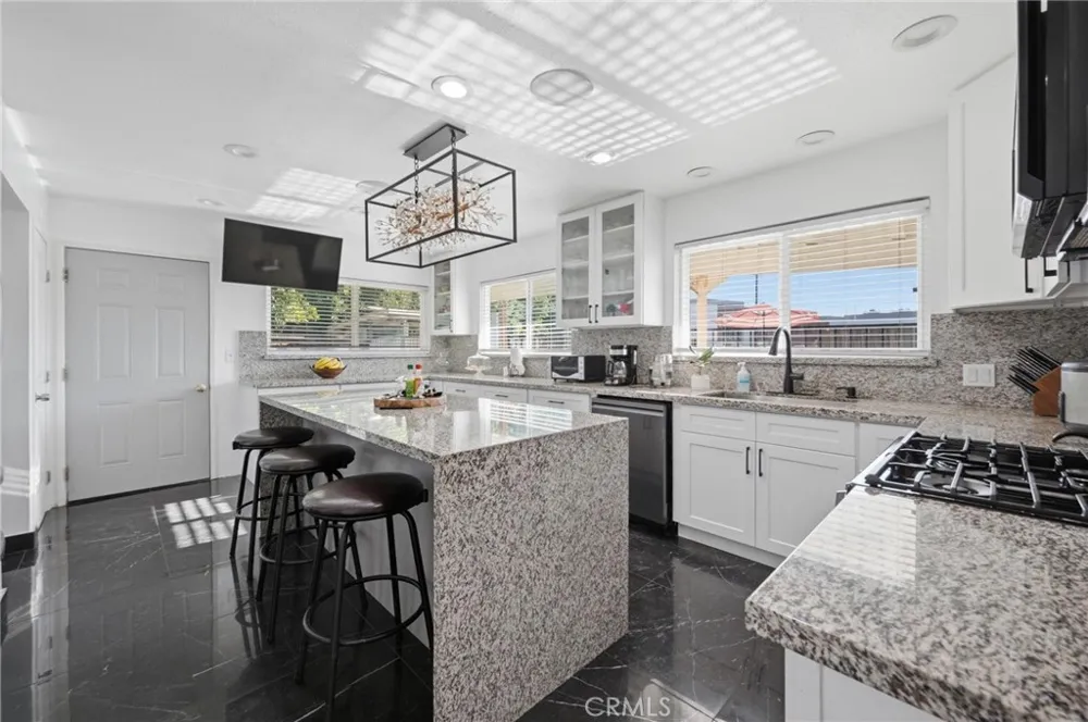 18930 Cantara Street Reseda, CA 91335