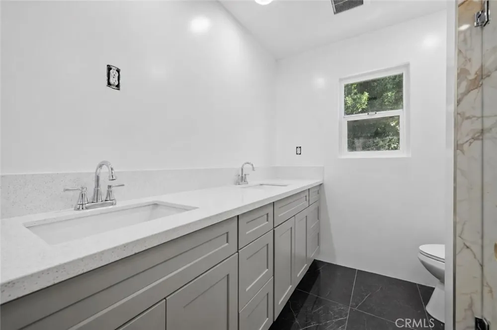 18930 Cantara Street Reseda, CA 91335