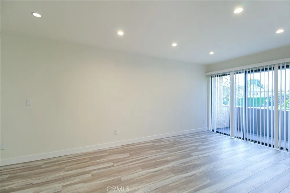 17900 Sherman Way #118 Reseda, CA 91335