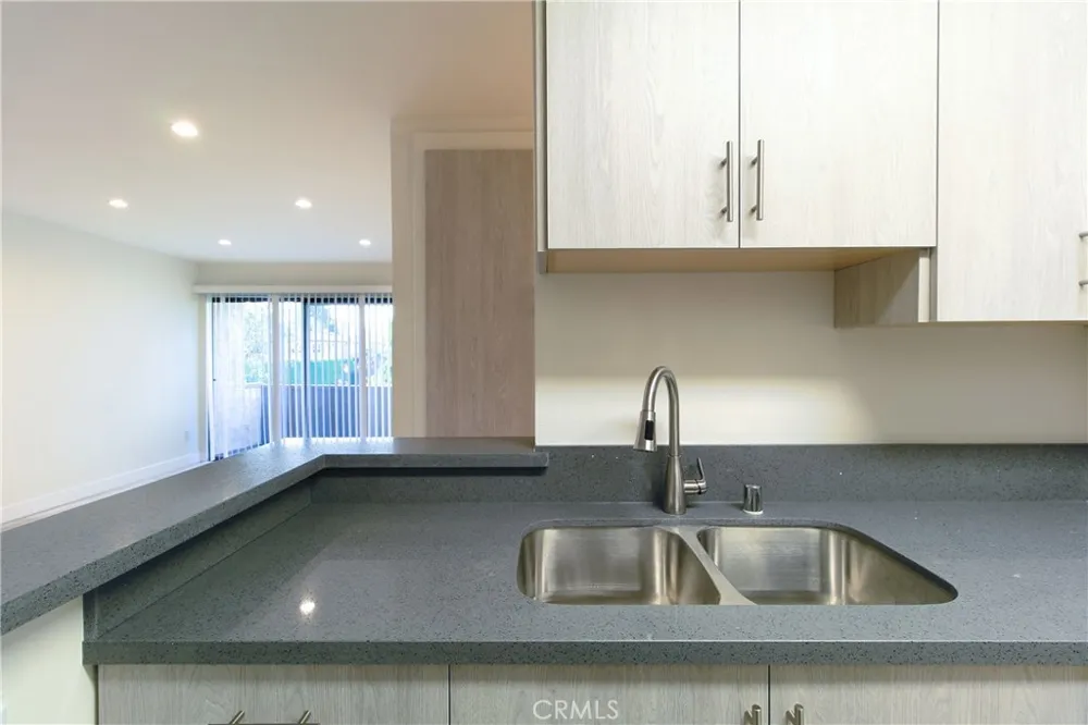 17900 Sherman Way #118 Reseda, CA 91335
