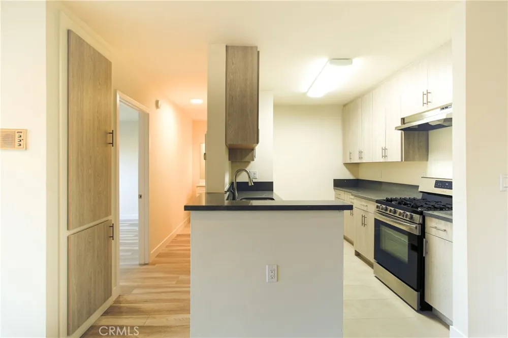 17900 Sherman Way #118 Reseda, CA 91335